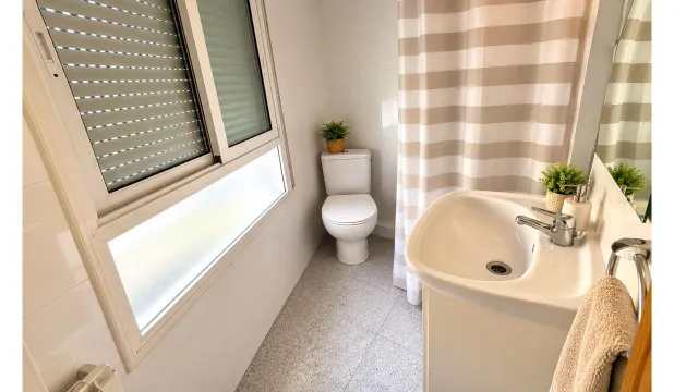 Amplio Piso en el Corazón de Cornellà de Llobregat por €394,000 — 11