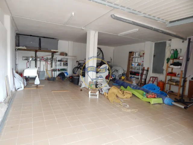 CHALET CON PISCINA Y VISTAS PRIVILEGIADAS. — 36