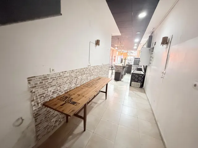 ¡Tu negocio en el foco de atención! Local comercial de 97 m2 muy luminoso en Carolinas Bajas — 31