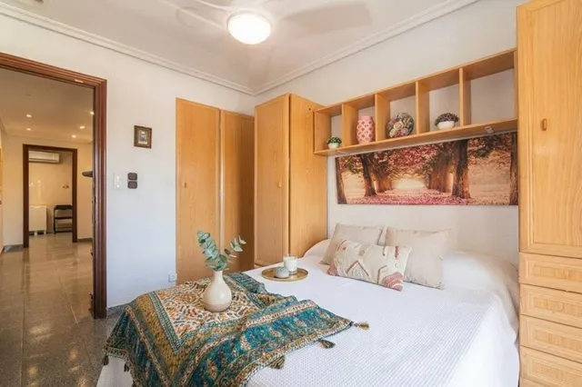 3º sin ascensor, de 3 habitaciones, 1 baño y balcón — 8