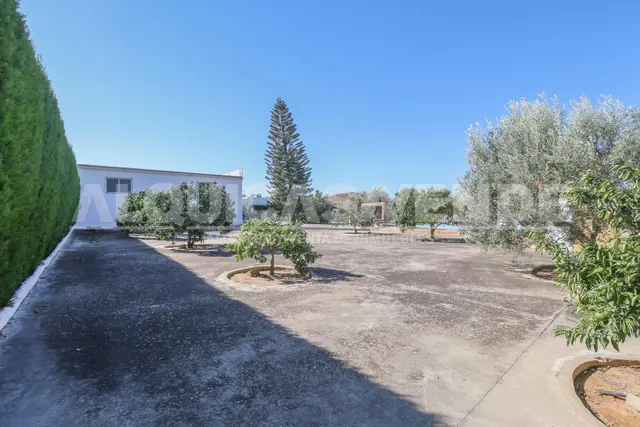 ¡Gran Oportunidad de Inversión! Parcela urbana de 2.400 m2 segregable en 3 parcelas de 800 m2 con chalet existente en Urb. Santa Genoveva — 9
