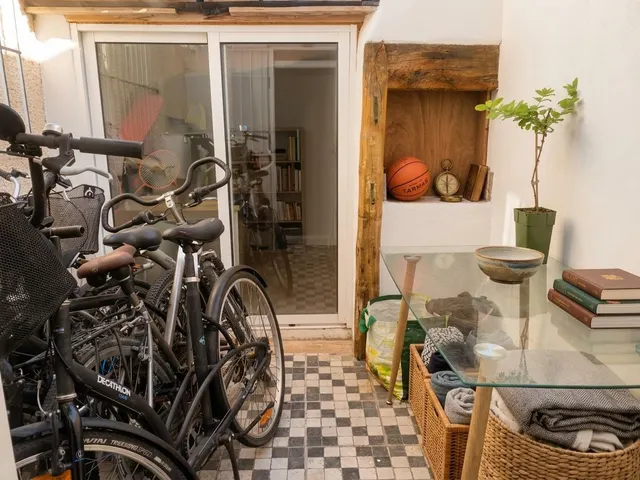 Tu refugio mediterráneo frente a la laguna rosa: un bungalow con amplio patio y muchas posibilidades — 16