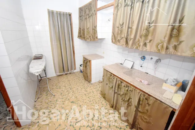 ¡Hazla a tu gusto! Gran casa para reformar con terraza y balcón, cerca del ayuntamiento — 11