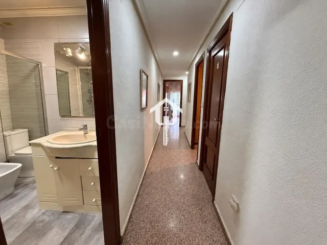 PISO EN VENTA EN ALICANTE. ZONA DE LA FLORIDA. 114m2, 3 habitaciones DOBLES, 1 BAÑO COMPLETO Y UN ASEO. PRIMERA PLANTA CON ASCENSOR. — 5