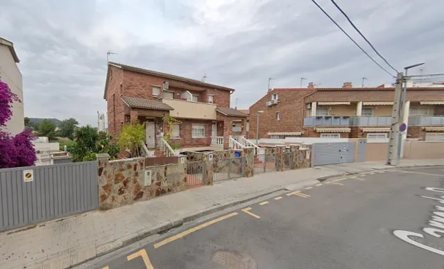 SE VENDE CASA ADOSADA OKUPADA en Burgos Sant VicenÑ§ dels Ho - foto 3