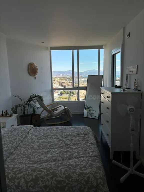Exclusivo apartamento reformado con impresionantes vistas al mar en una de las mejores zonas de Torremolinos — 9