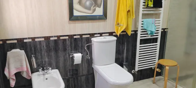 SE VENDE CHALET EN MUY BUENA ZONA PEGADO AL PUEBO Y A 20 MINUTOS DE ALICANTE — 23