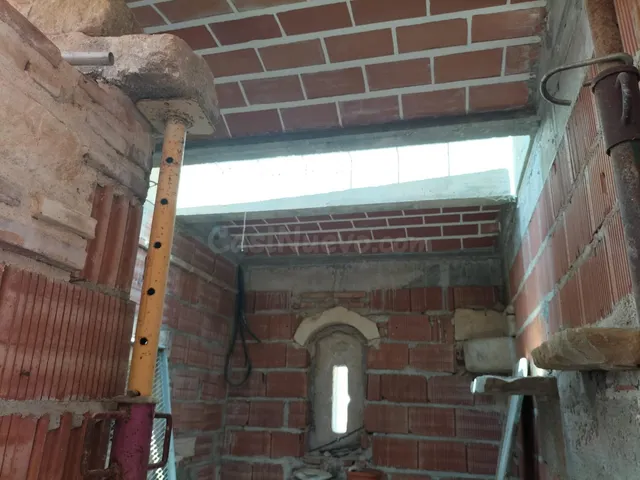 PARCELA CON VIVIENDA EN CONSTRUCCIÓN, CUEVA HABILITADA DE VI - foto 2