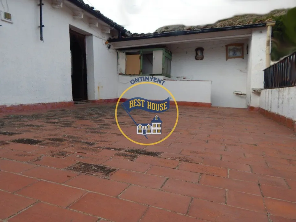 ESPACIOSA CASA DE PUEBLO EN COCENTAINA
