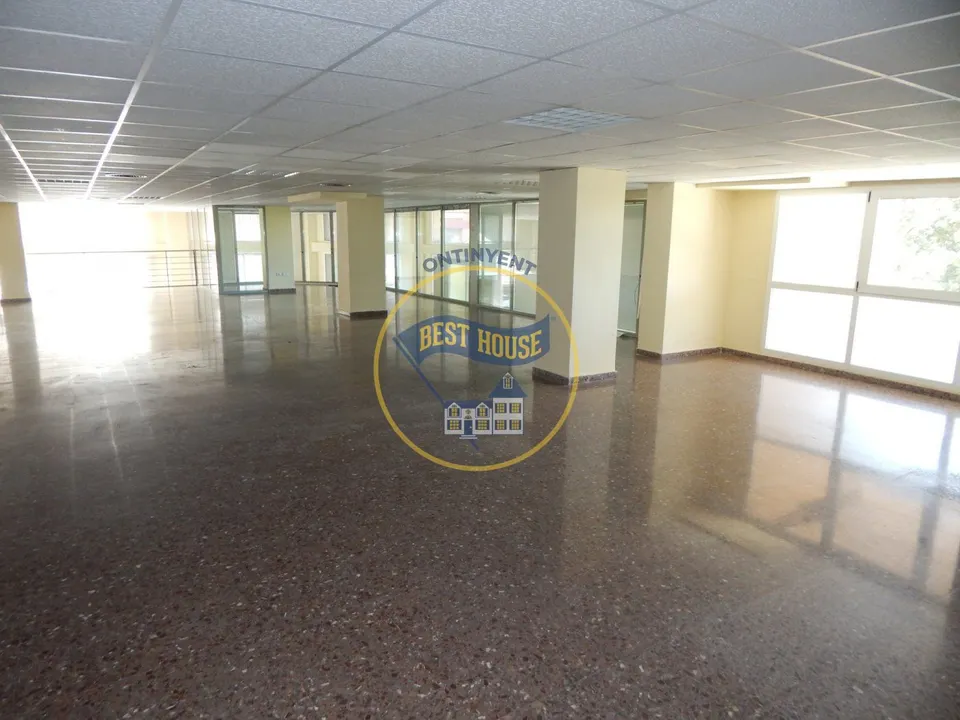 GRAN LOCAL COMERCIAL EN ZONA TRANSITADA EN ONTINYENT
