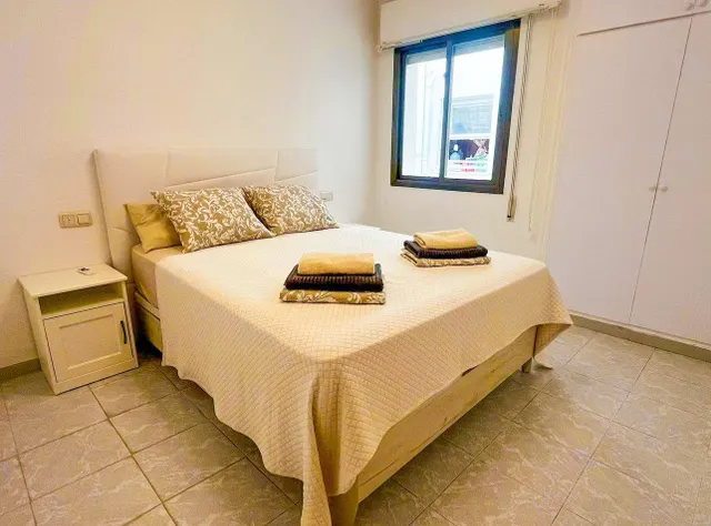 Apartamento con terraza, Alicante, Torrevieja. 1 habitación, 44 m2, 500 metros al mar — 9