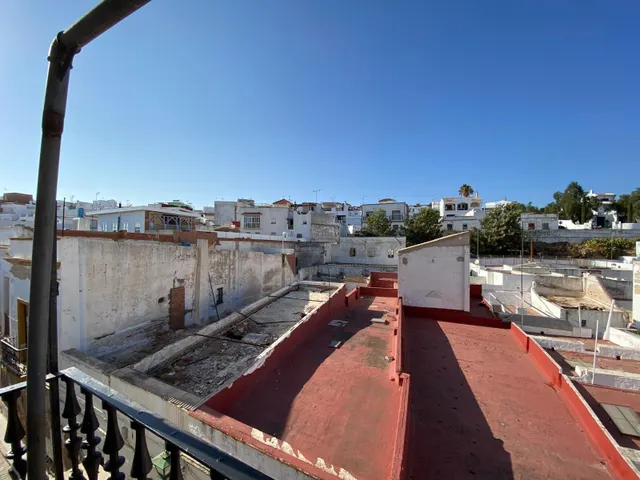 OPORTUNIDAD 2º PLANTA DE 4 DORMITORIOS A 3 MINUTOS DEL CENTRO DE LA CIUDAD — 22