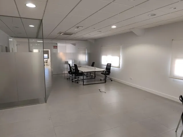 Nave en Poligono de Las Quemadas totalmente reformada y perfectamente instalada para uso mixto de oficinas y almacen — 23