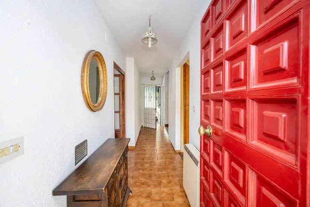 Preciosa casa en Ogíjares con piscina y jardín - foto 4