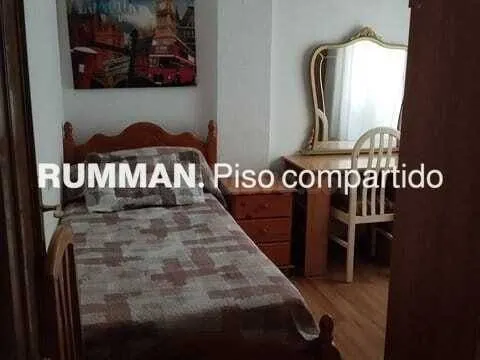 EST / Piso de CUATRO dormitorios, zona Plaza de Toros - foto 4