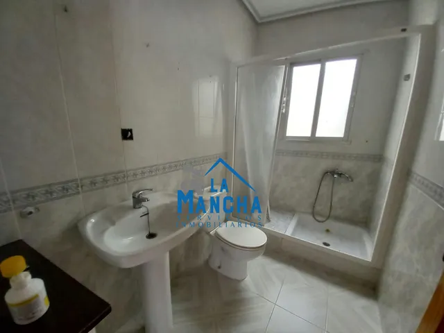 *95.000€* inmobiliaria la mancha vende preciosa casa de 3 habitaciones en el pueblo de Barrax ( Albacete ). — 38