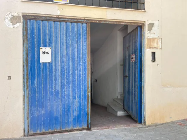 Excelente Oportunidad de Inversión en Fuengirola: Local Comercial en Segunda Línea de Playa — 5