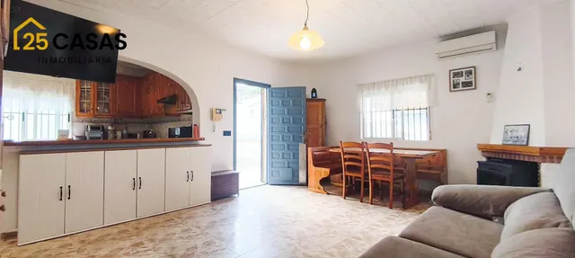 Chalet independiente con piscina y gran parcela en La Marina — 8