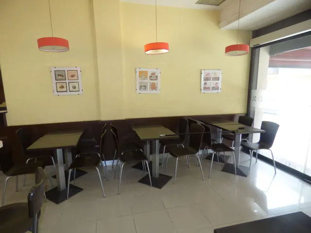 Local montado como cafeteria en buena zona. — 4