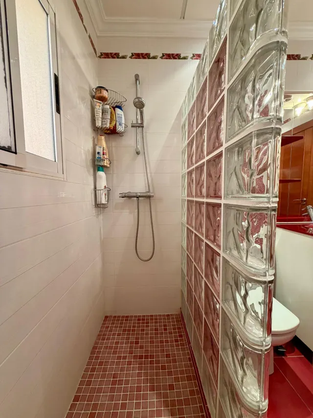 Villa independiente con piscina privada y 6 dormitorios junto a la Laguna Rosa de Torrevieja — 28