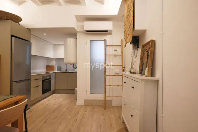 Elegante apartamento reformado de 1 dormitorio en el Raval — 12