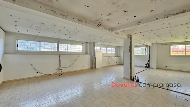 Amplio local comercial en zona Hispanidad – 359 m2, luminoso y con acceso para vehículos — 14