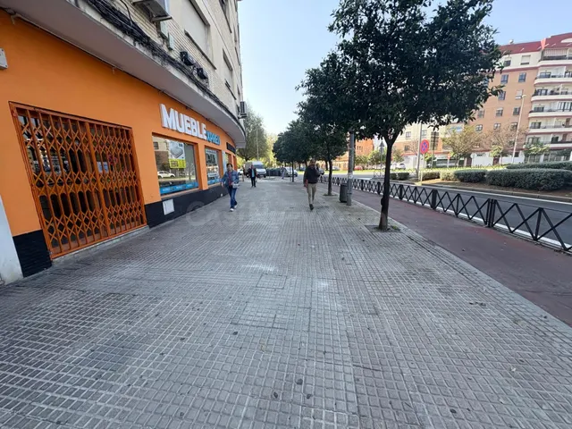 Local comercial en venta en Glorieta Ibn Zaydun - foto 4