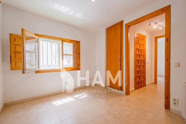 Casa en una planta con pabellón de invitados, piscina y garaje – Parcela 1.180 m2 — 48