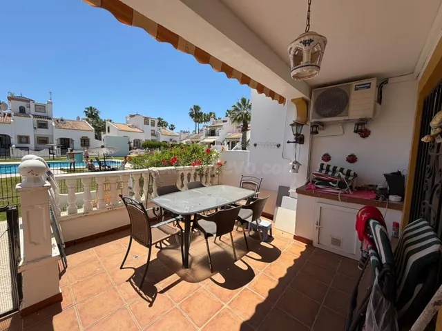 FANTÁSTICO ADOSADO EN RESIDENCIAL VALENCIA - foto 3