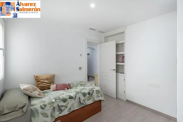 PISO COMPLETAMENTE REFORMADO EN CALLE RECOGIDAS — 25