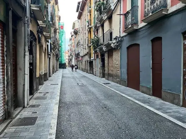 Se vende piso OKUPADO en C/ Joaquin Jarauta Nº 69 Pamplona/I - foto 5