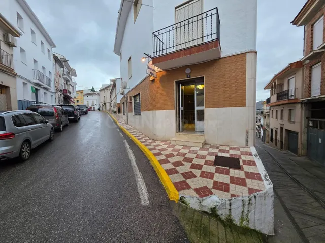🏡✨ GRAN OPORTUNIDAD EN CASTILLO DE LOCUBÍN – LOCAL CON INFIN - foto 4