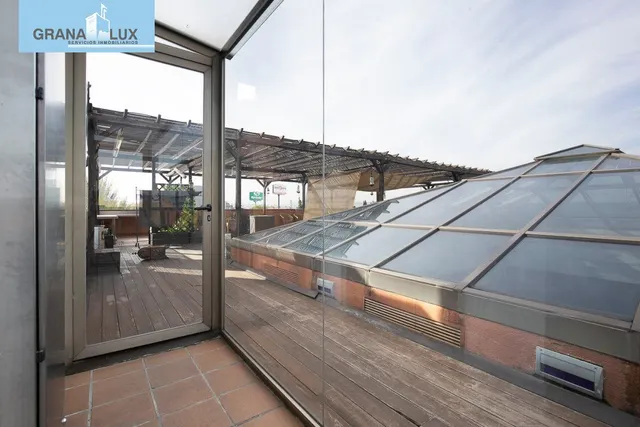 Espectacular edificio a las puertas de Granada , con un uso terciario , con 5 plantas. — 33
