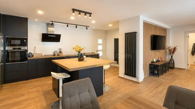 Casa reformada de 5 dormitorios con piscina privada, gran terraza y placas solares en Los Balcones — 3