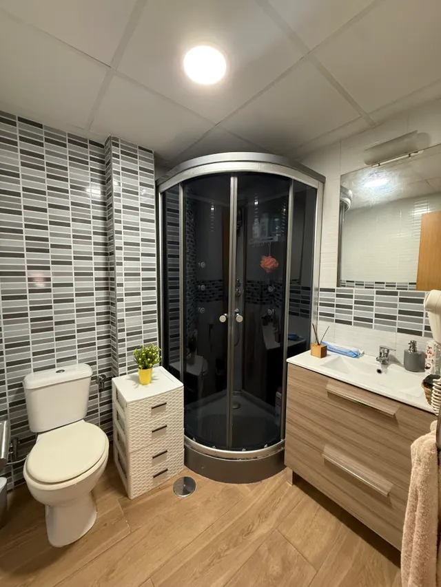 Piso de 2 dormitorios en eugenio gross – Málaga  230.000 € — 24