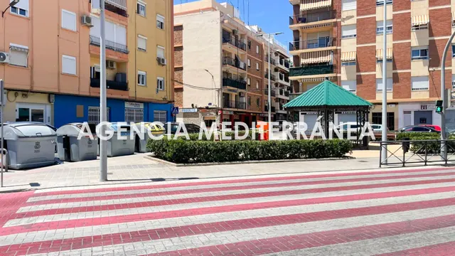 Amplio y luminoso piso en Burjassot, junto al metro — 17