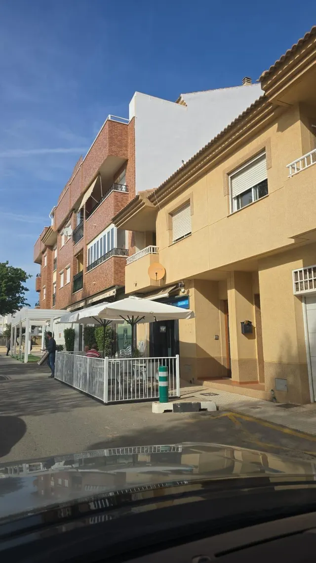 Local comercial con un apartamento en Pilar de Horadada - foto 2