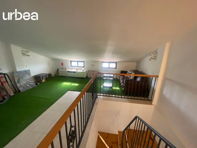chalet adosado de tres plantas situado  en  EL Cerrado de Calderón. — 18