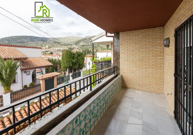 Espectacular chalet independiente con piscina en Alfacar — 25