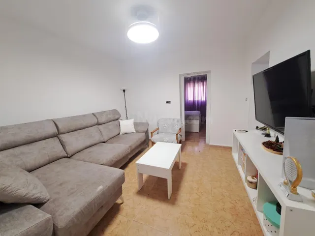 Casa de una sola planta con patio y azotea independiente en  - foto 2