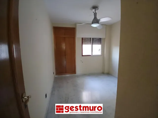 Piso alquiler alameda de san antón sin muebles con plaza de garaje y agua incluida!! — 10