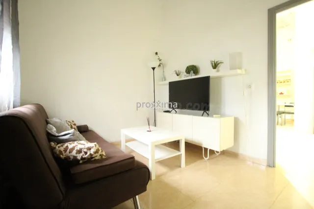 ¡Apartamento Singular en Planta Baja para Estancias Cortas! - foto 2
