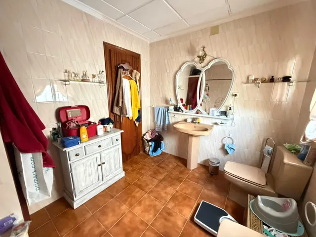 Amplia Casa en Alameda, Andalucía - Ideal para Entrar a Vivir — 29