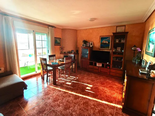 Se vende un Apartamento Ático con Terraza Acristalada, con 2 Dormitorios y 2 Baños en el Centro de Torrevieja! — 7