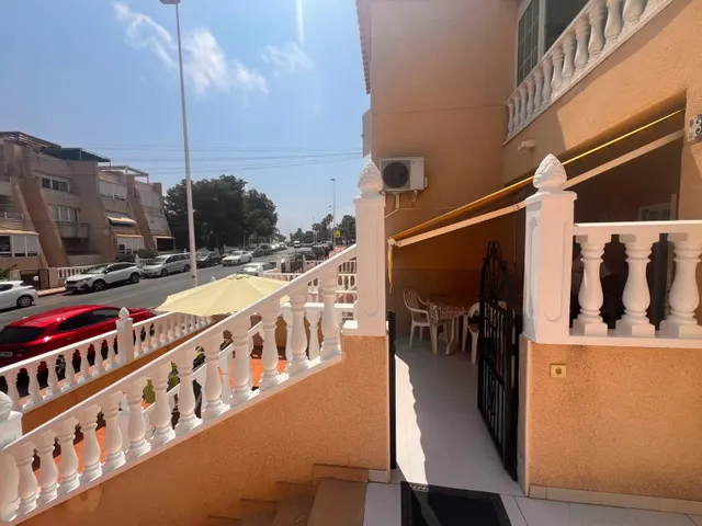 Bungalow en planta baja con amplia terraza a 10 minutos de la Playa de La Mata — 17
