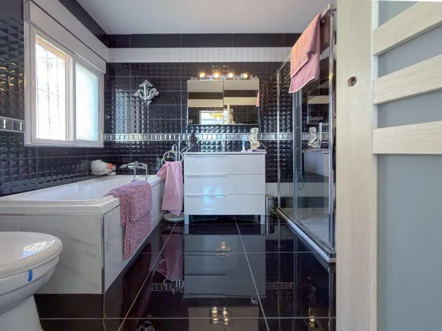 Exclusivo Adosado con excelente diseño y 2 amplias terrazas + solarium privado con vistas despejadas ( Sin gastos de comunidad ) — 34