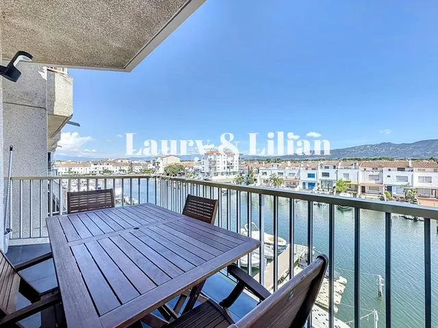 Apartamento de 2 dormitorios, amarre y vistas al canal - foto 3