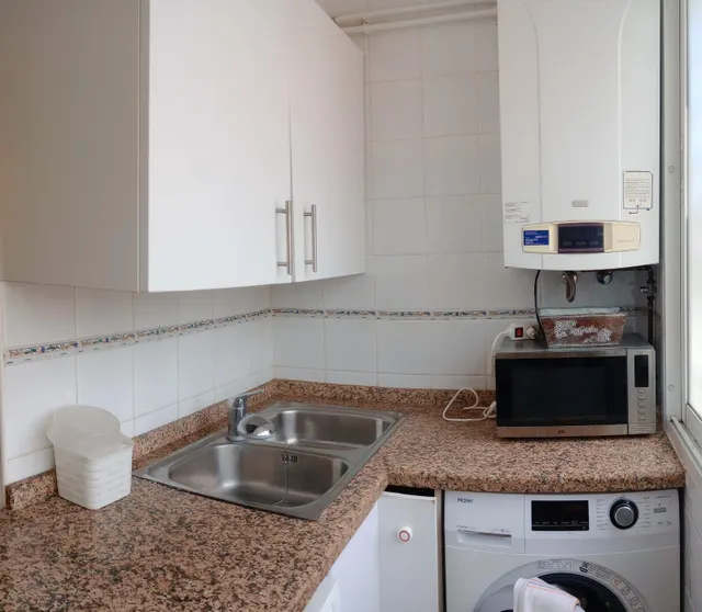 Amplio piso con vistas al mar y 4 dormitorios en 1 Línea playa Levante. — 25