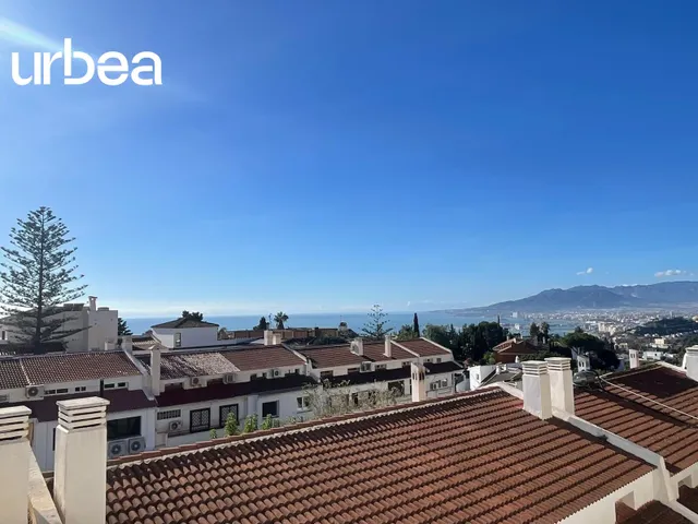 chalet adosado de tres plantas situado  en  EL Cerrado de Calderón. — 39