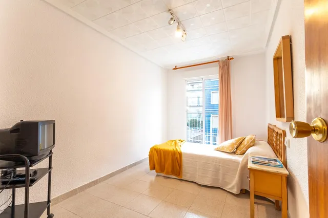 Apartamento todo exterior 3 dorm. con gran terraza en esquina a 100 mts de la Playa. Vista parcial al Mar. — 21